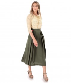Fusta midi cu pliuri si bluza lejera din voal