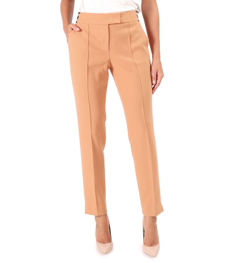 Ankle pants made of elastic fabric