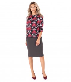 Elastic jersey blouse printed with floral motifs