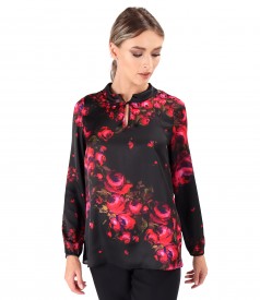 Elegant blouse printed with floral motifs