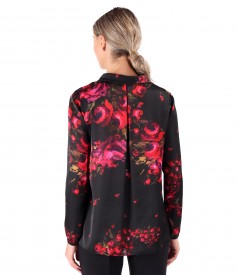 Elegant blouse printed with floral motifs