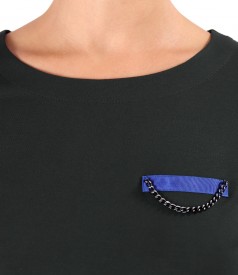 Elastic jersey blouse with decorative chain on the front
