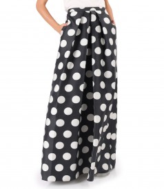 Long skirt printed with polka dots and side pockets