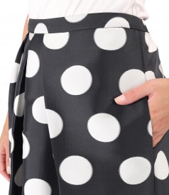 Long skirt printed with polka dots and side pockets