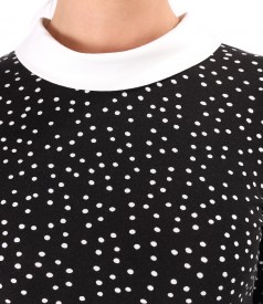 Elastic jersey blouse printed with polka dots
