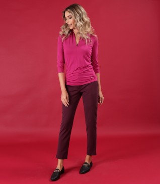 Casual outfit with cotton and tencel pants and jersey blouse