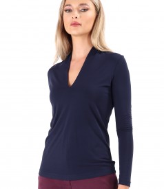 Jersey t-shirt with deep neckline