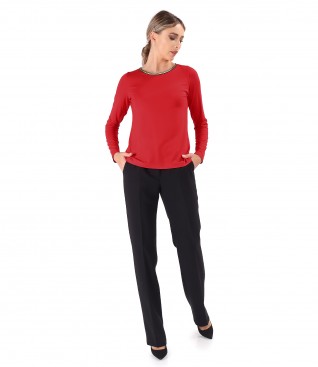 Elegant outfit with elastic jersey blouse and straight pants