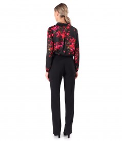 Office outfit with blouse printed with floral motifs and straight pants