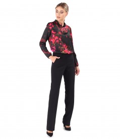 Office outfit with blouse printed with floral motifs and straight pants