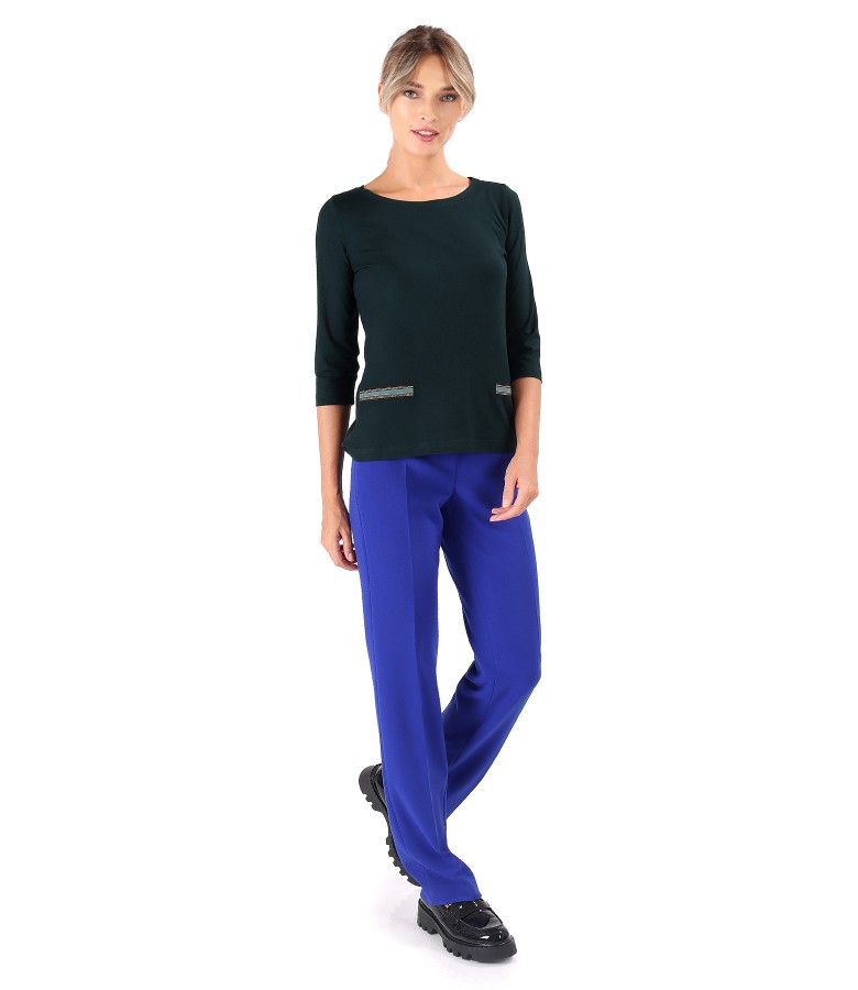 Casual outfit with elastic jersey blouse and straight pants