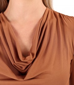 Elastic jersey blouse with pleated neckline