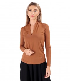 Jersey t-shirt with deep neckline