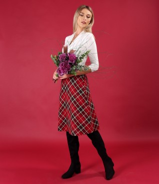 Elegant outfit with flared checked skirt and jersey blouse