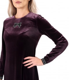 Elastic velvet dress with crystal at the neckline