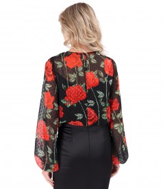 Elegant veil blouse printed with floral motifs