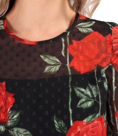 Elegant veil blouse printed with floral motifs