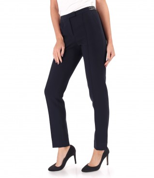 Ankle pants made of elastic fabric