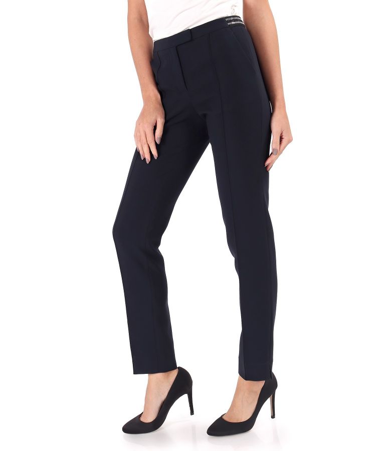 Ankle pants made of elastic fabric