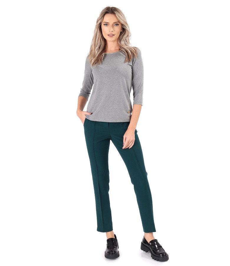 Casual outfit with elastic jersey blouse and ankle pants