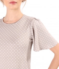 Elegant blouse made of elastic jersey printed with polka dots