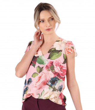 Elegant veil blouse printed with floral motifs