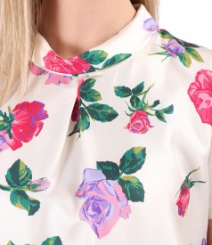 Natural silk blouse printed with floral motifs