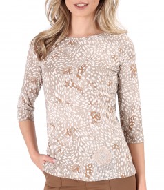 Elegant blouse made of elastic jersey printed with floral motifs