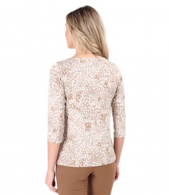 Elegant blouse made of elastic jersey printed with floral motifs