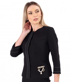 Elegant jacket with removable brooch at the waist