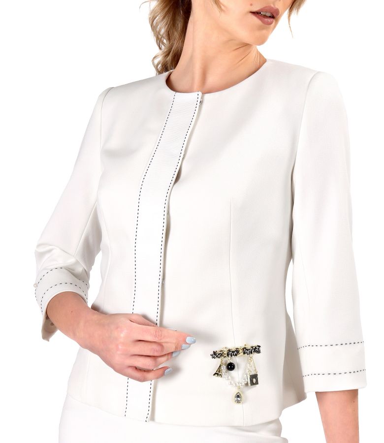 Elegant jacket with removable brooch at the waist