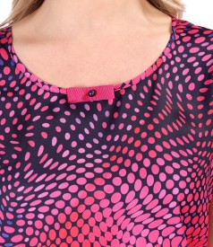 Elegant satin blouse printed with geometric motifs