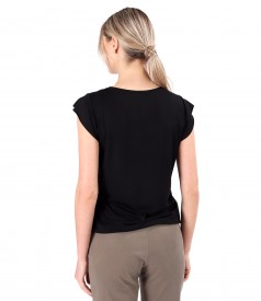 Elastic jersey blouse with flowers applied to the neckline