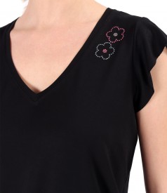 Elastic jersey blouse with flowers applied to the neckline