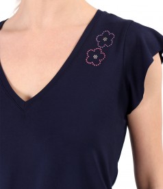 Elastic jersey blouse with flowers applied to the neckline