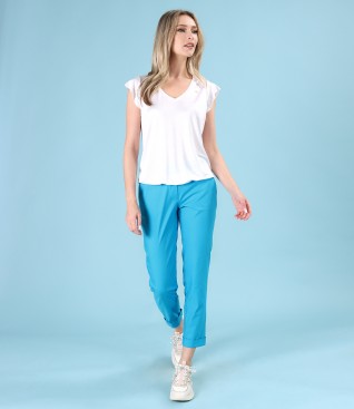 Casual outfit with jersey blouse and ankle pants