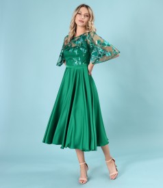 Elegant midi dress in satin with bodice and lace sleeves with sequins