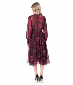 Elegant veil dress printed with paisley motifs