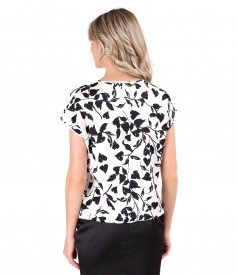 Viscose blouse printed with floral motifs