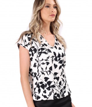 Viscose blouse printed with floral motifs