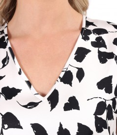 Viscose blouse printed with floral motifs