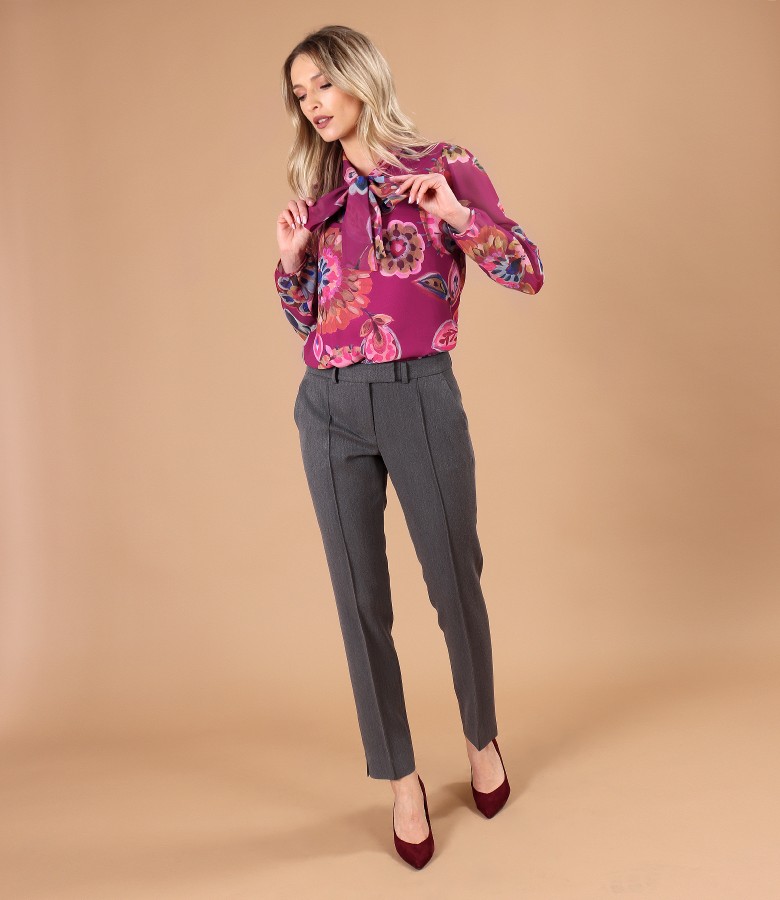 Ankle pants with a stripe on the front and blouse made of veil printed with flowers