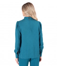 Elegant blouse with collar and long sleeves