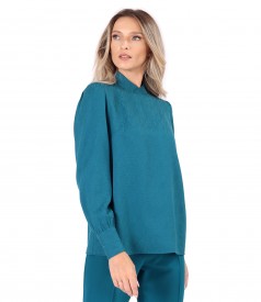 Elegant blouse with collar and long sleeves