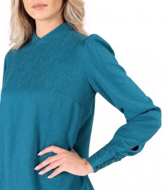 Elegant blouse with collar and long sleeves