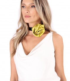 Flower accessory made of elastic satin