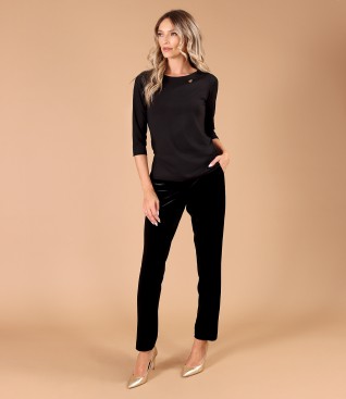 Elastic velvet pants with jersey blouse