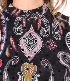 Veil blouse printed with paisley motifs