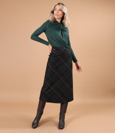 Jersey blouse with pleats at the neckline and checkered midi skirt