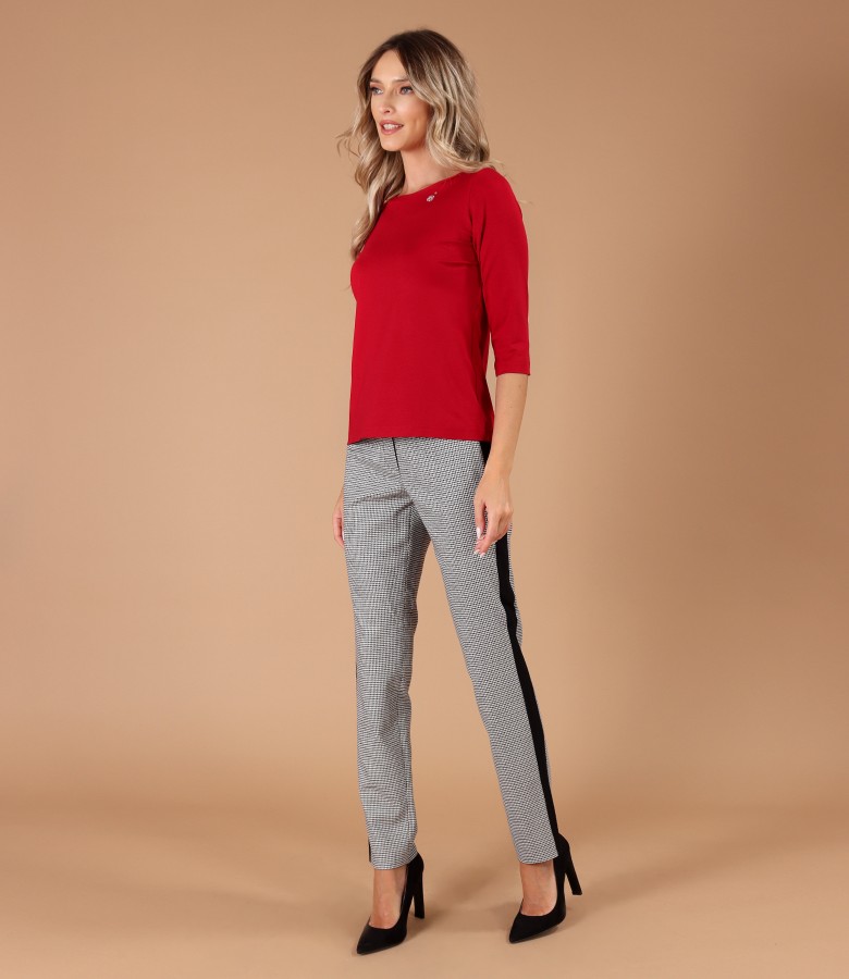 Elastic jersey blouse with ankle pants with contrasting stripe